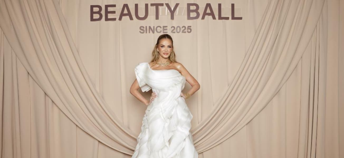 Hostiteľka Beauty Ballu Alena Pallová zažiarila v duchu Metamorfózy